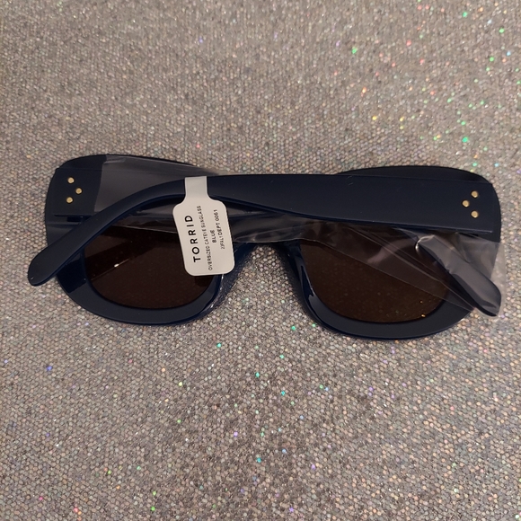 Torrid Oversized Cateye Sunglasses - Picture 4 of 7